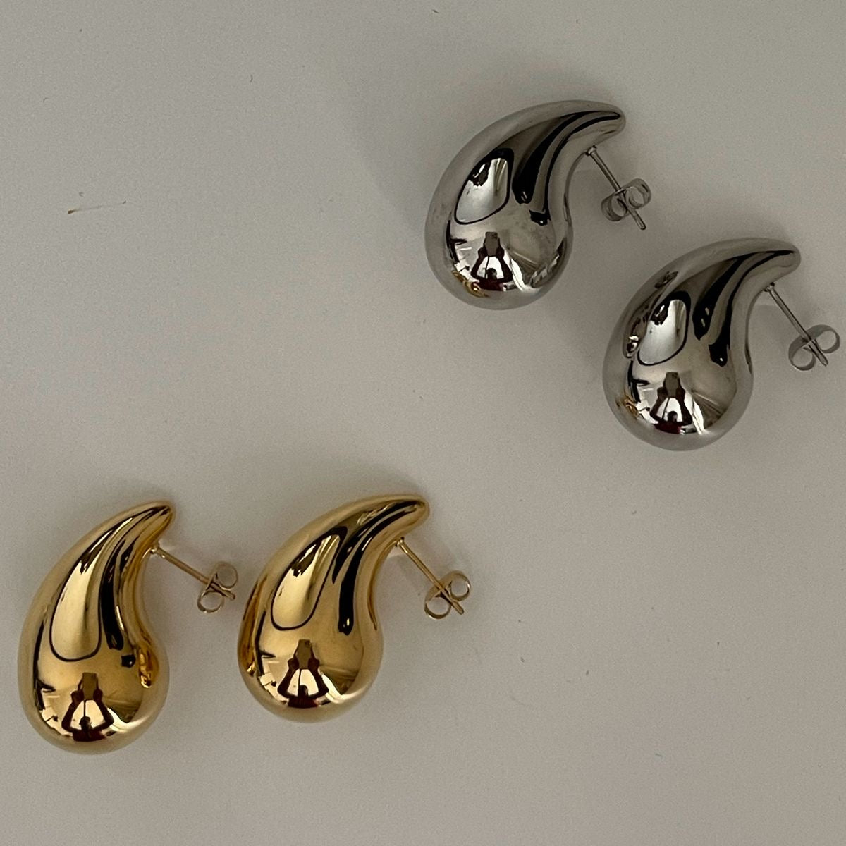 ARETES STUDS GOTAS
